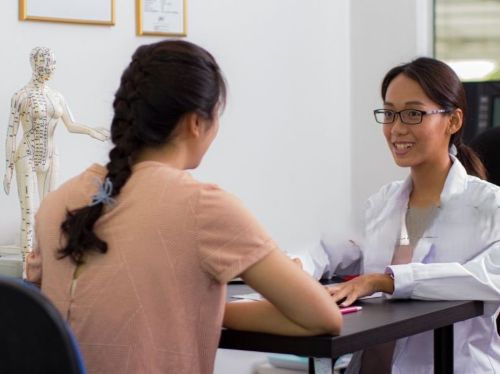 Séance d'acupuncture consultation et prise de renseignement premier rendez-vous